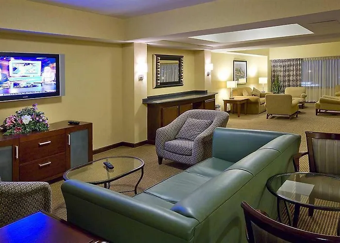 Doubletree By Hilton & Conference Center Chicago-downers Grove Hotel 3*