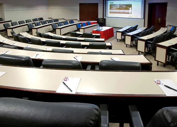 Hotel Doubletree By Hilton & Conference Center Chicago-downers Grove Downers Grove