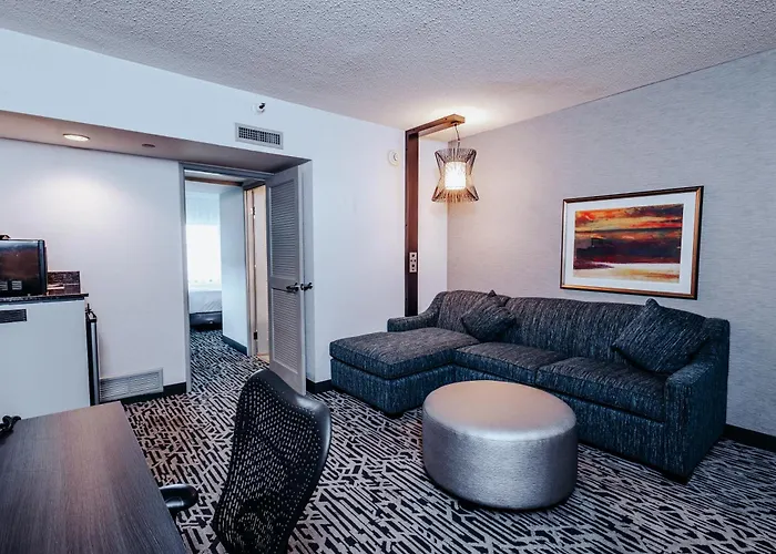 Doubletree By Hilton & Conference Center Chicago-downers Grove Downers Grove