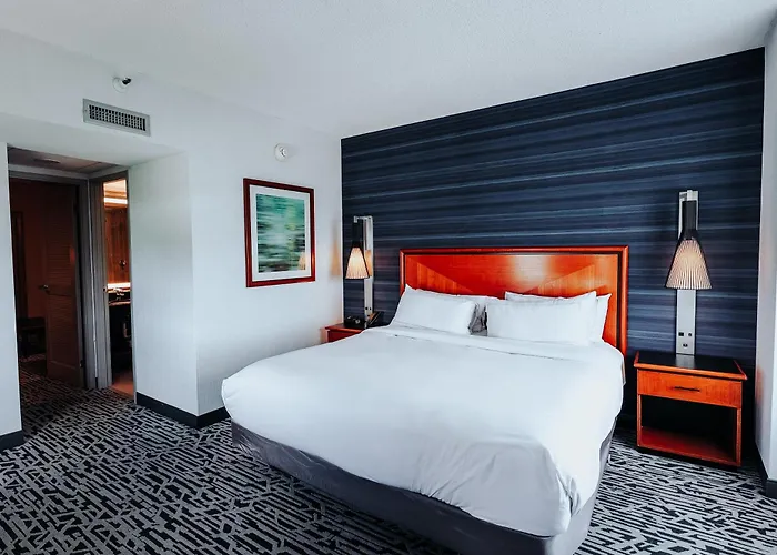 Doubletree By Hilton & Conference Center Chicago-downers Grove