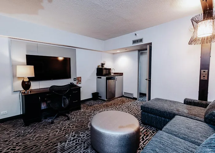 Doubletree By Hilton & Conference Center Chicago-downers Grove Hotel