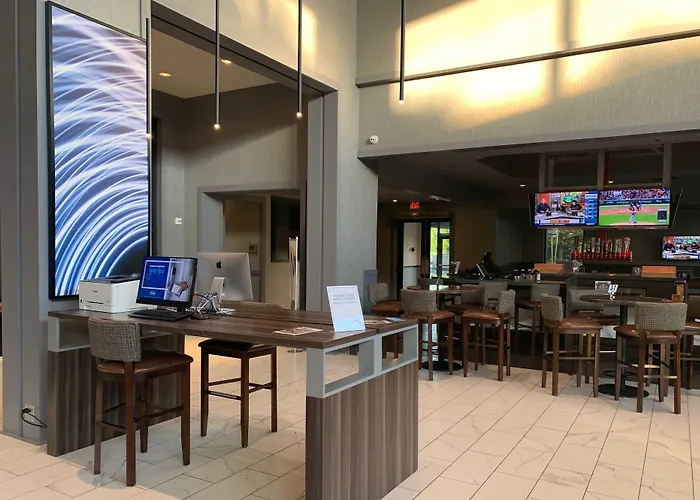 Hotel Doubletree By Hilton & Conference Center Chicago-downers Grove 3*