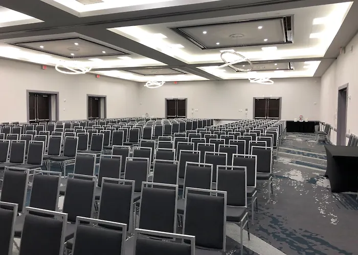 Hotel Doubletree By Hilton & Conference Center Chicago-downers Grove Downers Grove