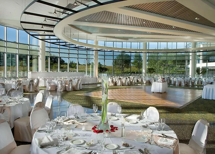 Hotel Doubletree By Hilton & Conference Center Chicago-downers Grove Downers Grove