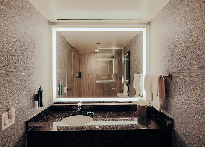 Doubletree By Hilton & Conference Center Chicago-downers Grove Hotel