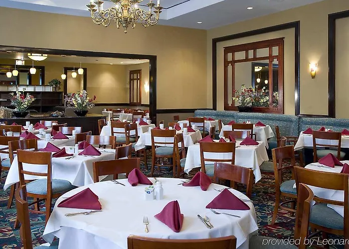 Doubletree By Hilton & Conference Center Chicago-downers Grove Hotel