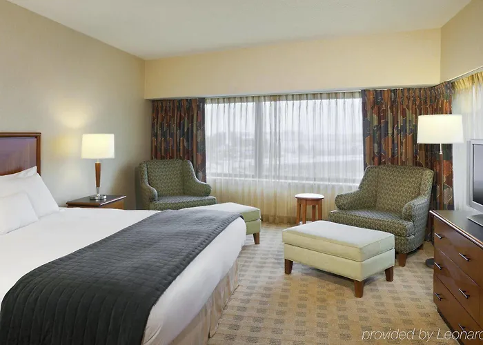 Hotel Doubletree By Hilton & Conference Center Chicago-downers Grove 3*