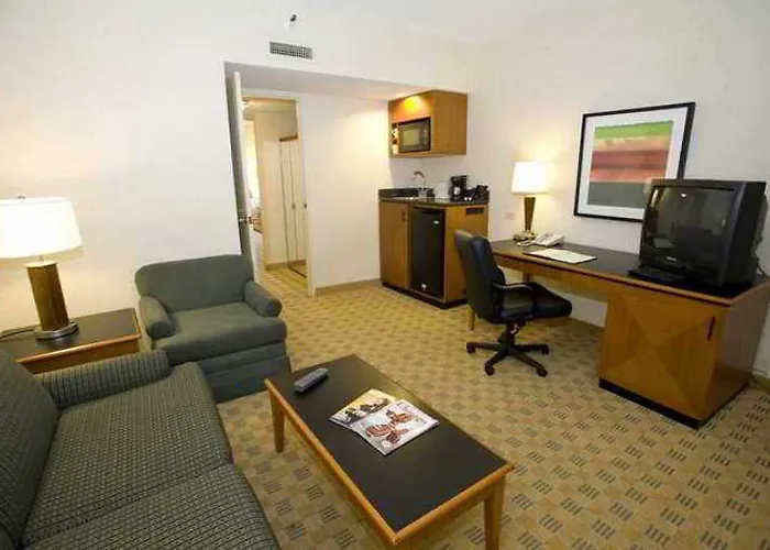 Doubletree By Hilton & Conference Center Chicago-downers Grove Hotel 3*