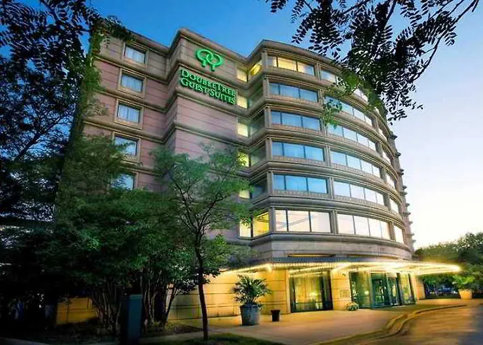 Hotel Doubletree By Hilton & Conference Center Chicago-downers Grove 3*